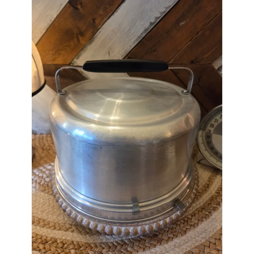 Vintage Mirro Aluminum Cake Carrier Locking Saver Model 2002 KM Made in USA